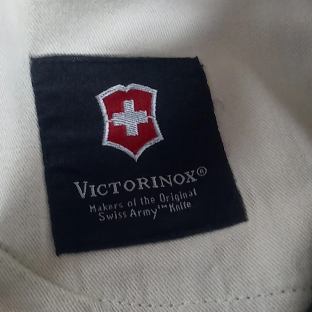 Victorinox Swiss 1884 Jeans. - Picture 11 of 11